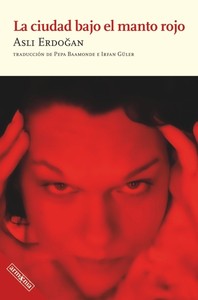 CIUDAD BAJO EL MANTO ROJO, LA